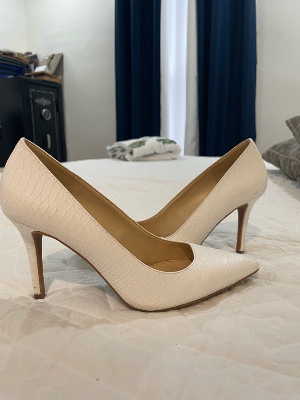 Jessica Simpson Cream Pointed Toe Stiletto Pumps